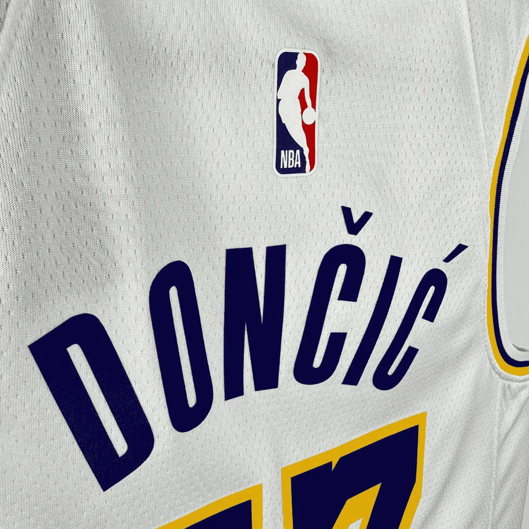 Regata NBA Los Angeles Lakers Association Edition Swingman Jersey Luka Doncic 77 Branca