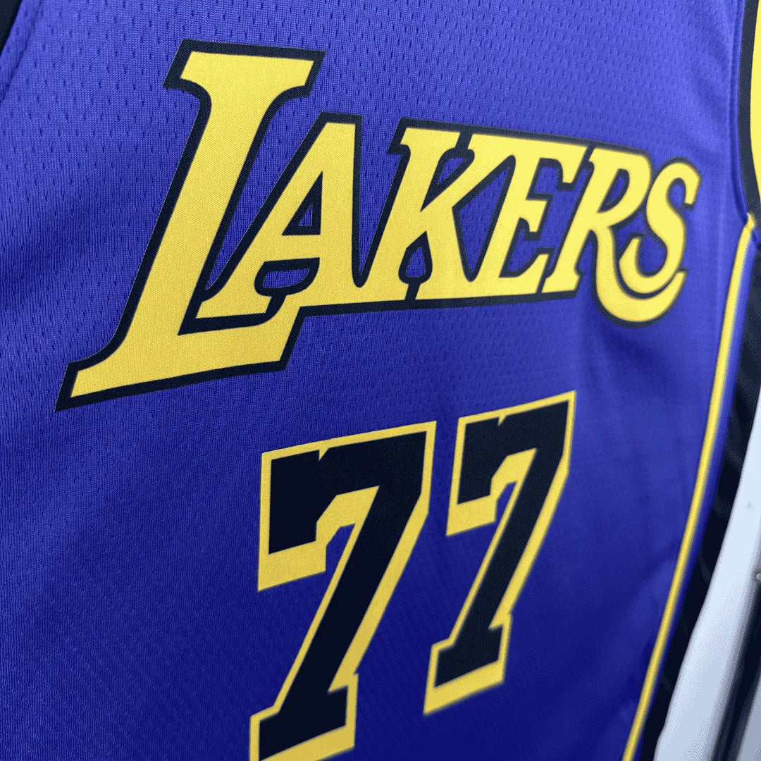 Regata NBA Los Angeles Lakers Jordan Statement Edition Swingman Jersey Luka Doncic 77 Roxa