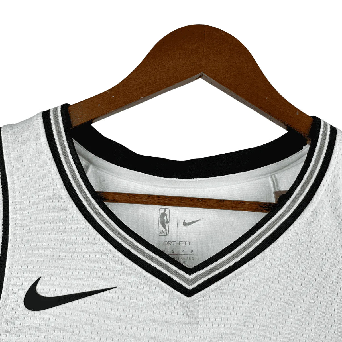 Regata NBA San Antonio Spurs Association Edition Swingman Jersey Branca De'Aaron Fox 4