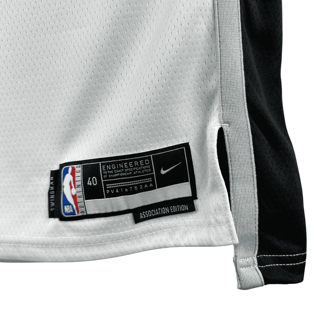 Regata NBA San Antonio Spurs Association Edition Swingman Jersey Branca De'Aaron Fox 4